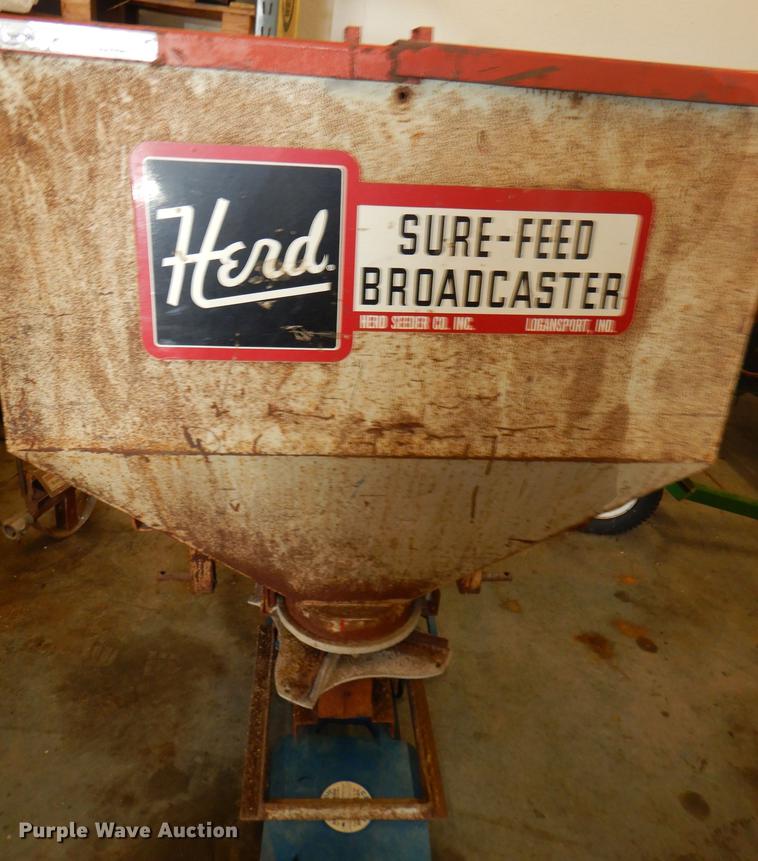 Herd SureFeed 750 broadcast spreader in Tecumseh, KS Item FQ9755