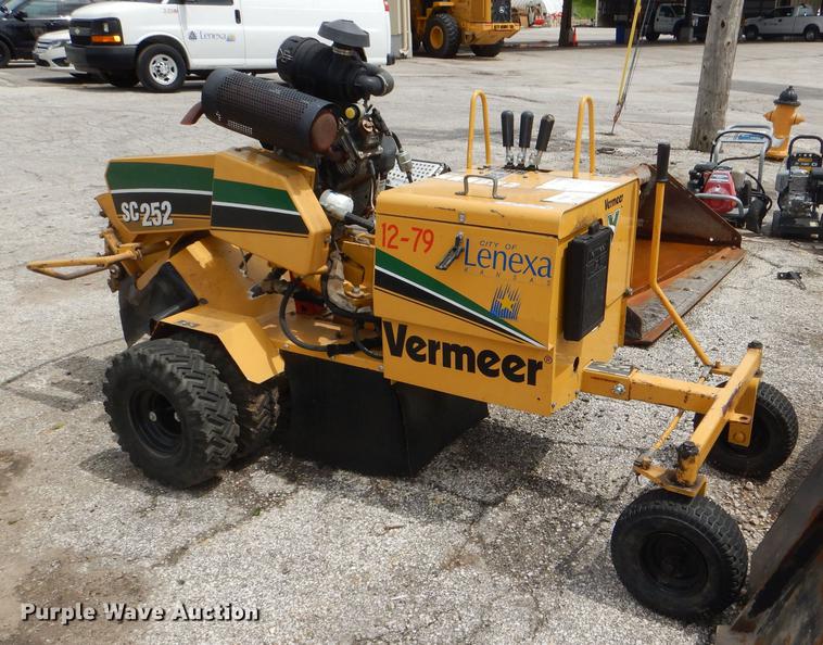 2009 Vermeer SC252 stump grinder in Lenexa, KS Item FQ9771 sold