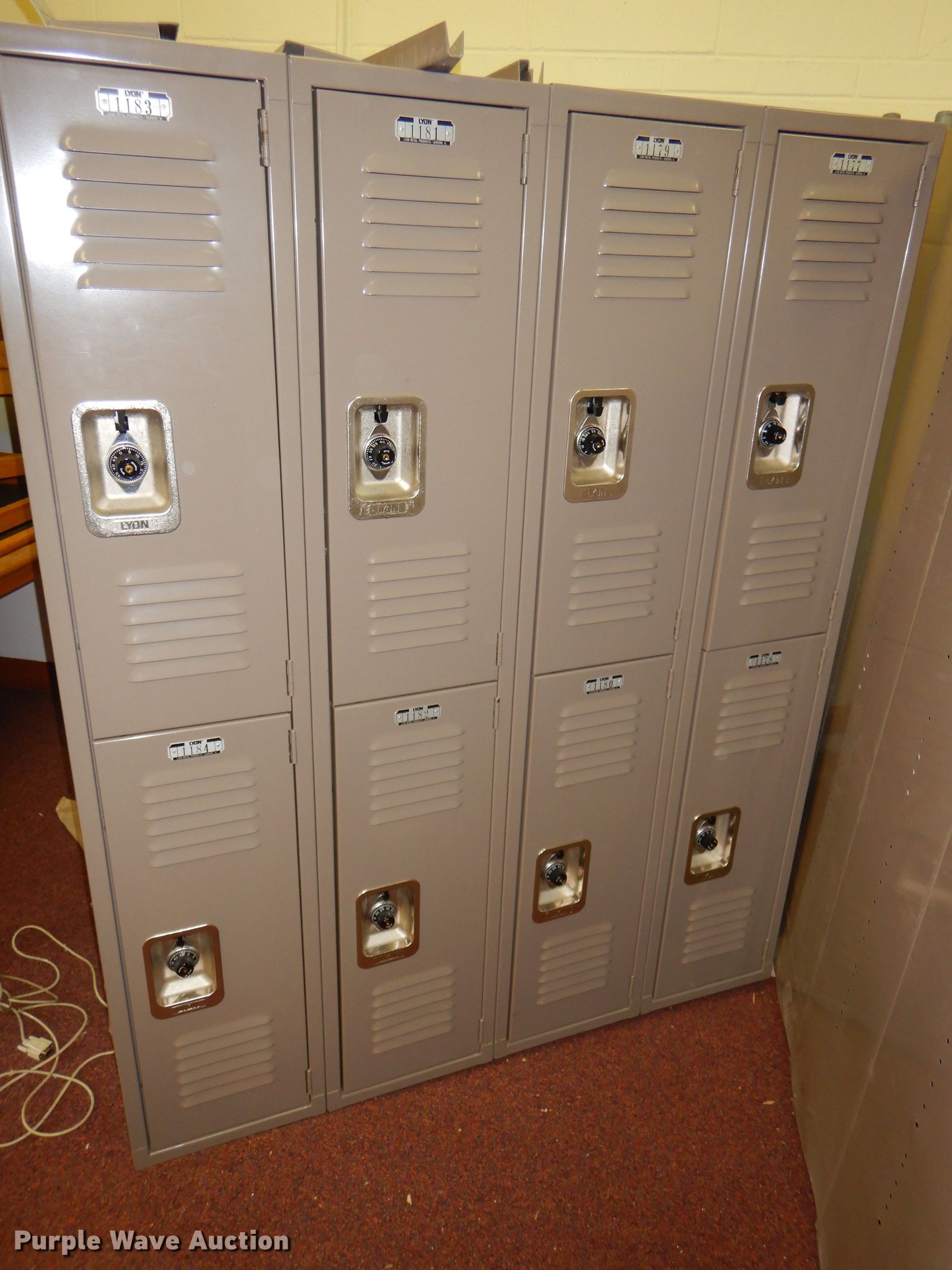 Approximately 300 to 400 lockers in Kansas City, KS Item FQ9831 sold
