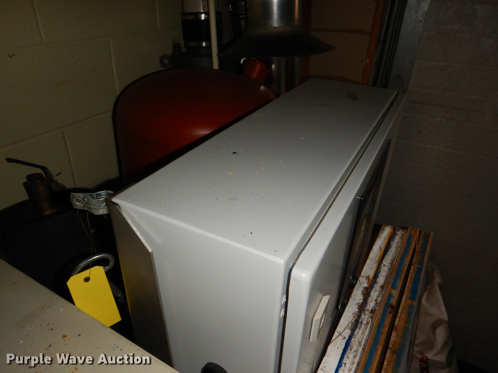 (2) Grundfos pumps in Kansas City, KS Item FQ9837 sold Purple Wave