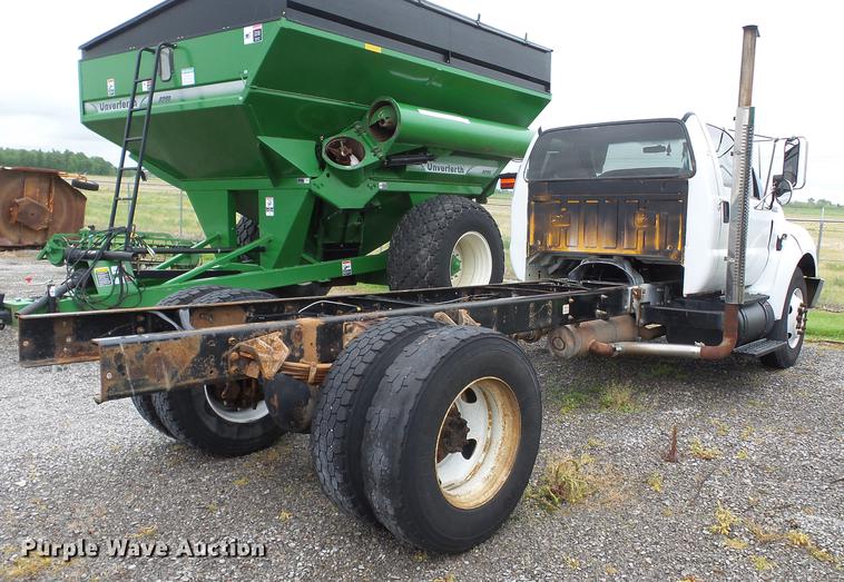 image for item CD9613 2006 Ford F650 Super Duty truck cab and chassis