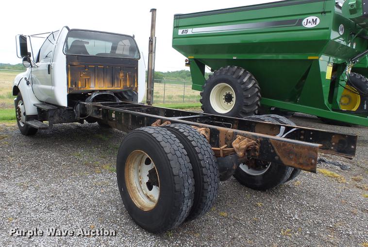 image for item CD9613 2006 Ford F650 Super Duty truck cab and chassis