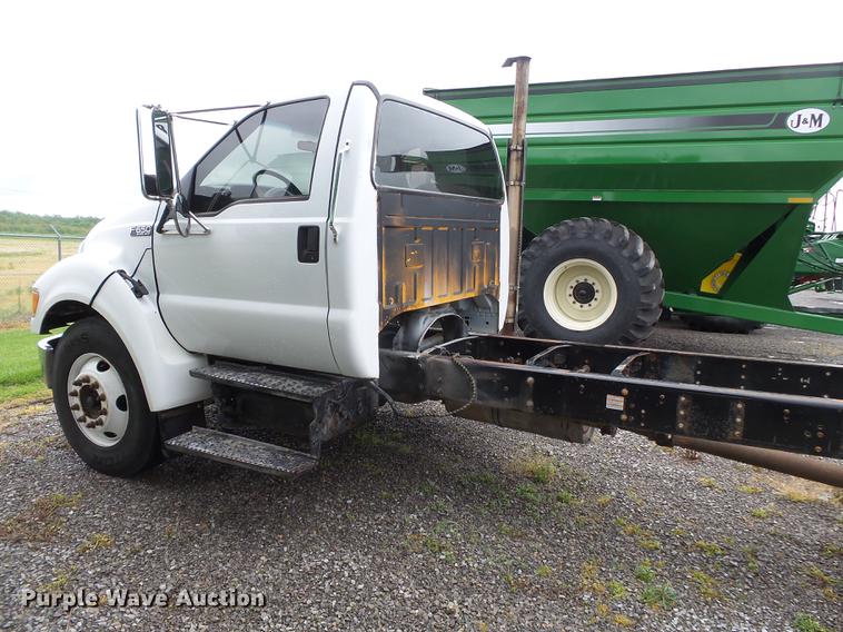 image for item CD9613 2006 Ford F650 Super Duty truck cab and chassis