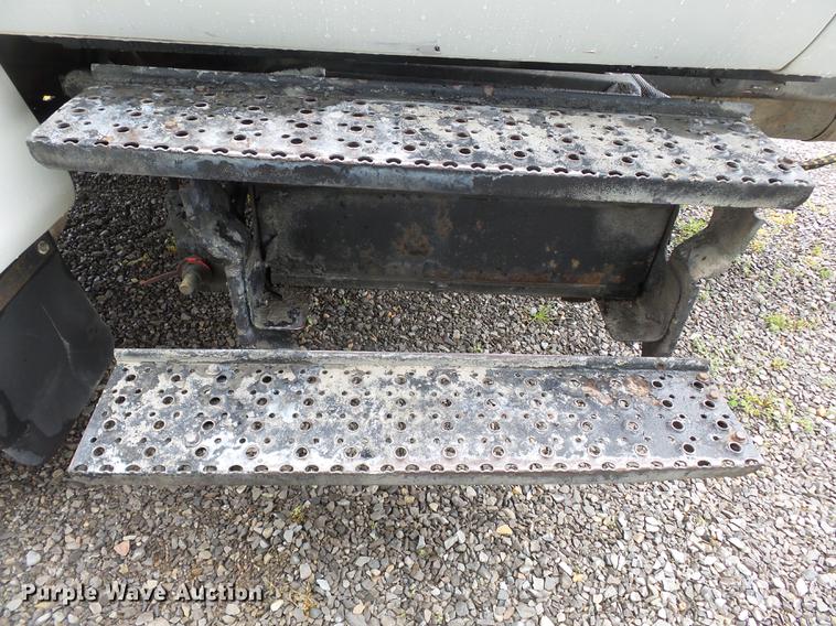 image for item CD9613 2006 Ford F650 Super Duty truck cab and chassis