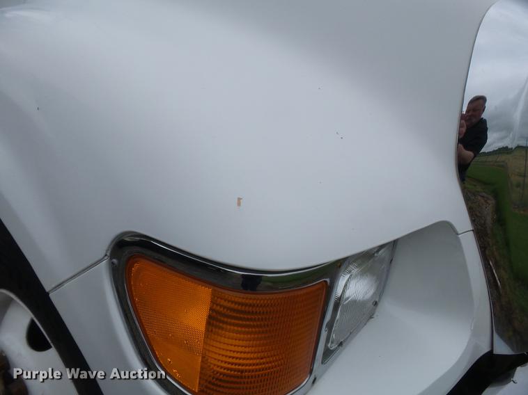 image for item CD9613 2006 Ford F650 Super Duty truck cab and chassis