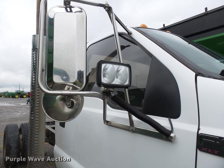 image for item CD9613 2006 Ford F650 Super Duty truck cab and chassis