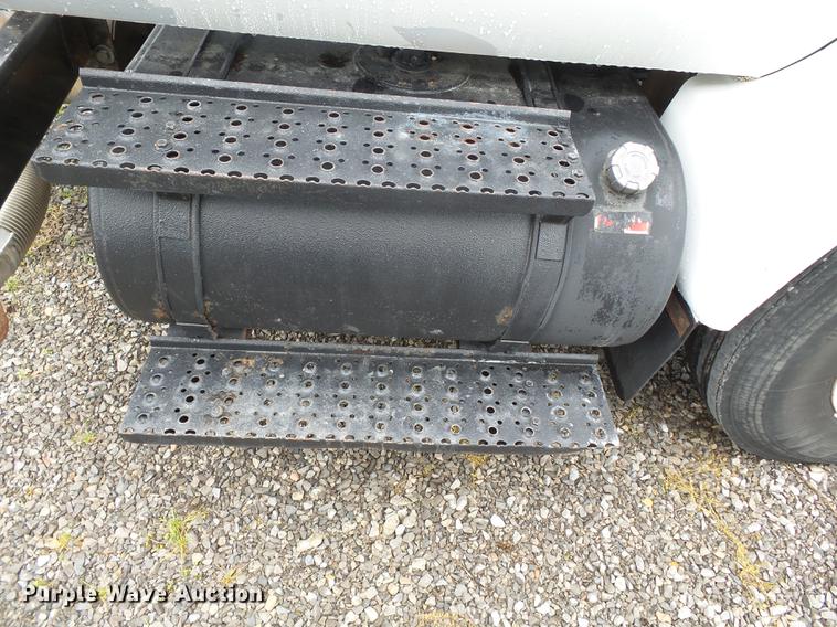 image for item CD9613 2006 Ford F650 Super Duty truck cab and chassis