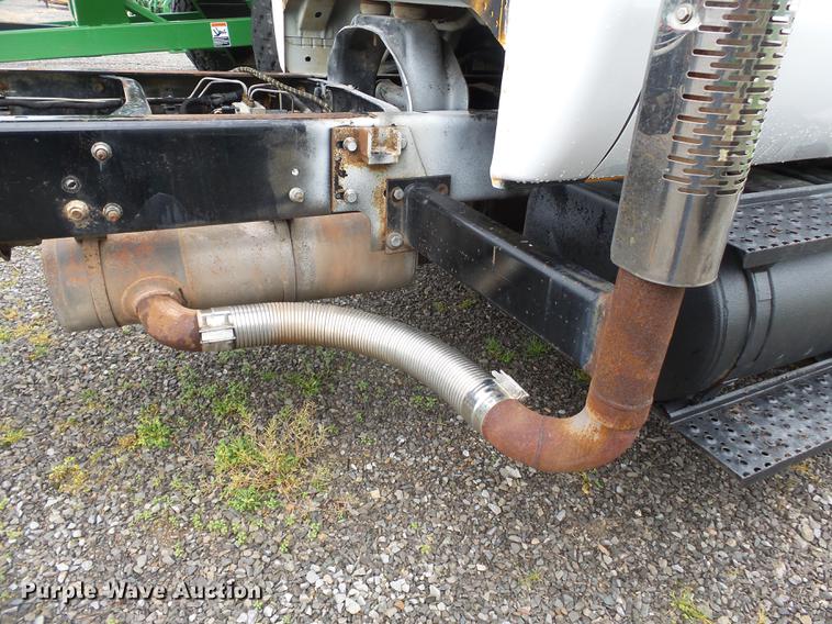 image for item CD9613 2006 Ford F650 Super Duty truck cab and chassis