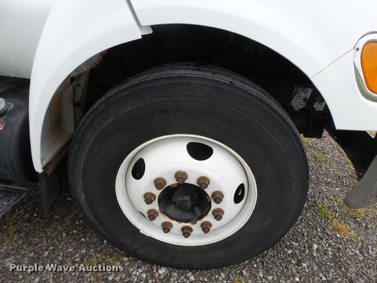 image for item CD9613 2006 Ford F650 Super Duty truck cab and chassis