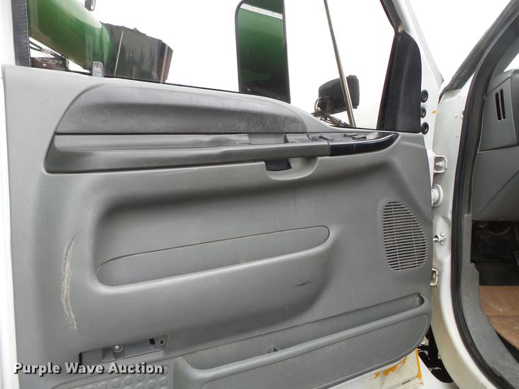 image for item CD9613 2006 Ford F650 Super Duty truck cab and chassis