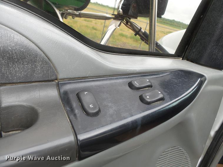 image for item CD9613 2006 Ford F650 Super Duty truck cab and chassis