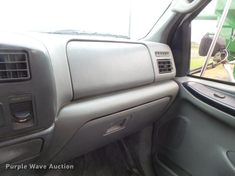 image for item CD9613 2006 Ford F650 Super Duty truck cab and chassis