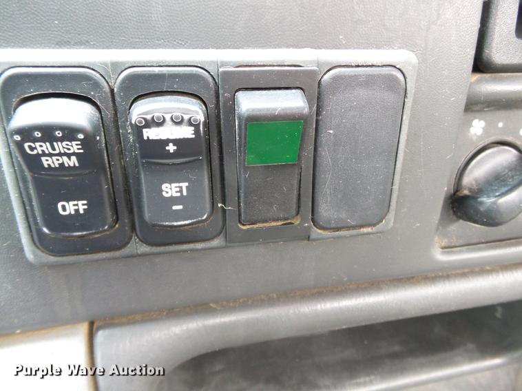 image for item CD9613 2006 Ford F650 Super Duty truck cab and chassis