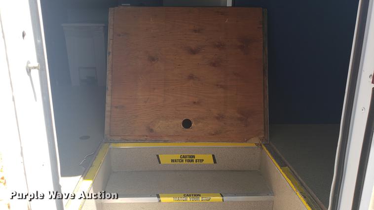 image for item DA8524 2004 Workhorse W22 medical clinic RV