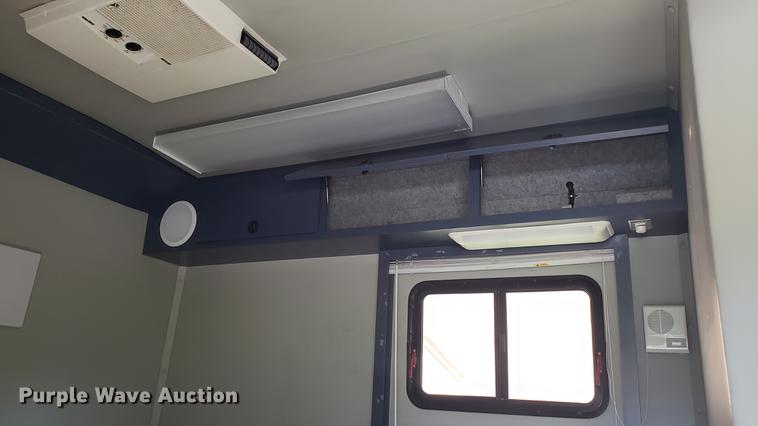 image for item DA8524 2004 Workhorse W22 medical clinic RV