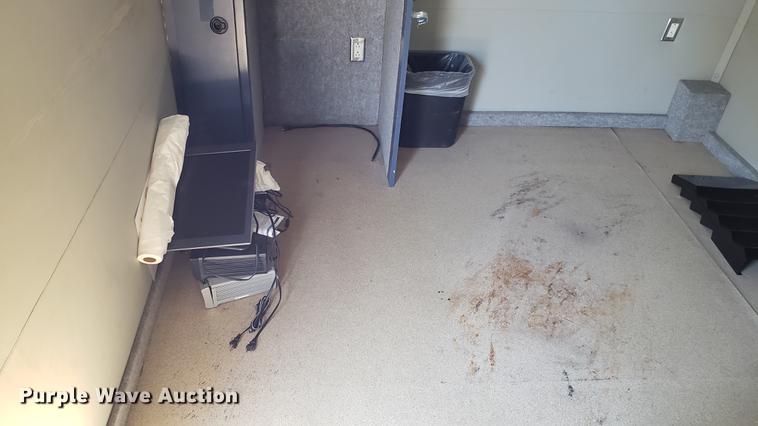 image for item DA8524 2004 Workhorse W22 medical clinic RV