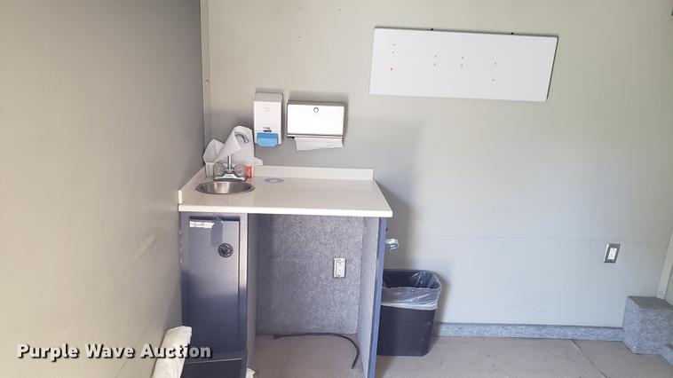 image for item DA8524 2004 Workhorse W22 medical clinic RV