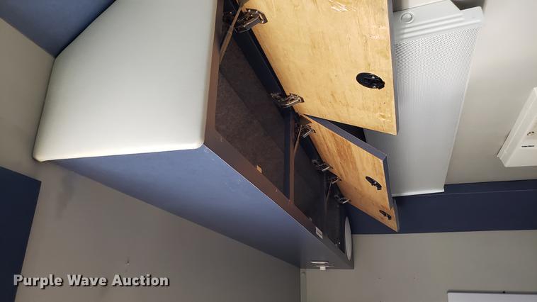 image for item DA8524 2004 Workhorse W22 medical clinic RV