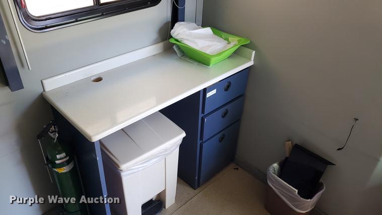 image for item DA8524 2004 Workhorse W22 medical clinic RV