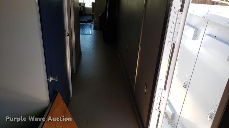 image for item DA8524 2004 Workhorse W22 medical clinic RV