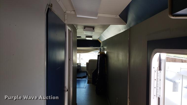 image for item DA8524 2004 Workhorse W22 medical clinic RV