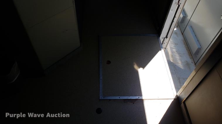 image for item DA8524 2004 Workhorse W22 medical clinic RV