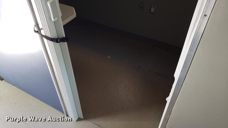 image for item DA8524 2004 Workhorse W22 medical clinic RV