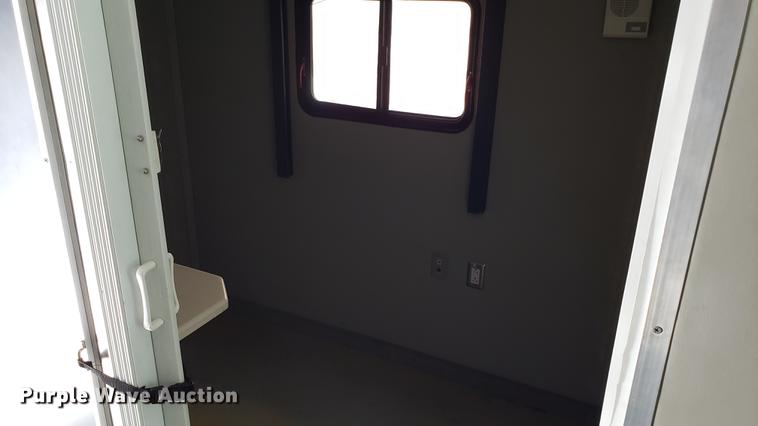 image for item DA8524 2004 Workhorse W22 medical clinic RV