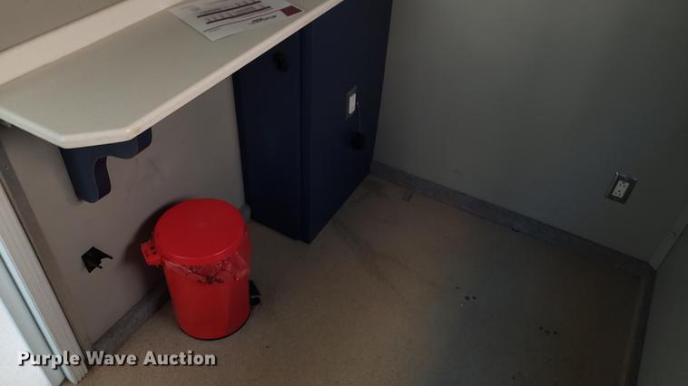 image for item DA8524 2004 Workhorse W22 medical clinic RV