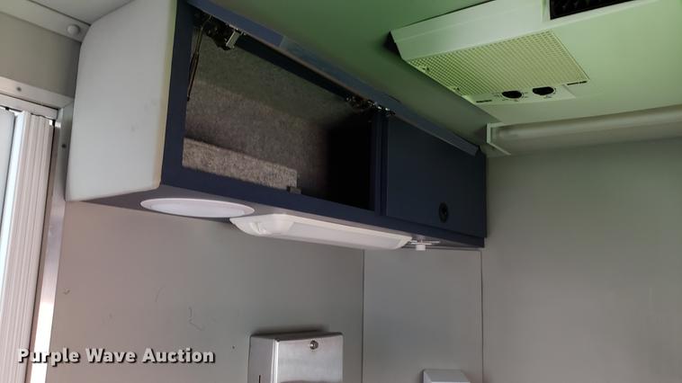 image for item DA8524 2004 Workhorse W22 medical clinic RV