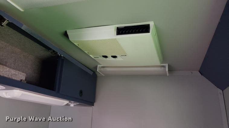 image for item DA8524 2004 Workhorse W22 medical clinic RV