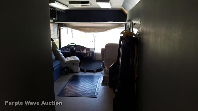 image for item DA8524 2004 Workhorse W22 medical clinic RV