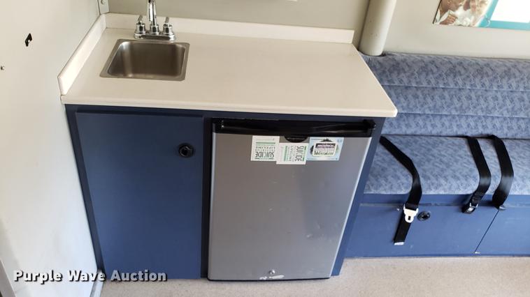 image for item DA8524 2004 Workhorse W22 medical clinic RV