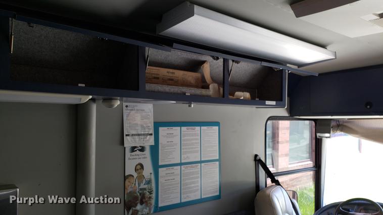 image for item DA8524 2004 Workhorse W22 medical clinic RV