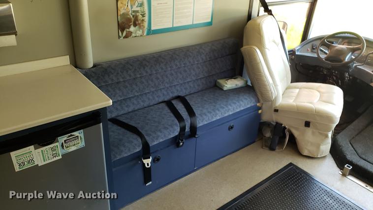 image for item DA8524 2004 Workhorse W22 medical clinic RV