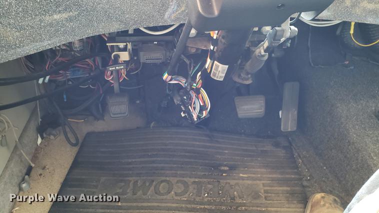 image for item DA8524 2004 Workhorse W22 medical clinic RV