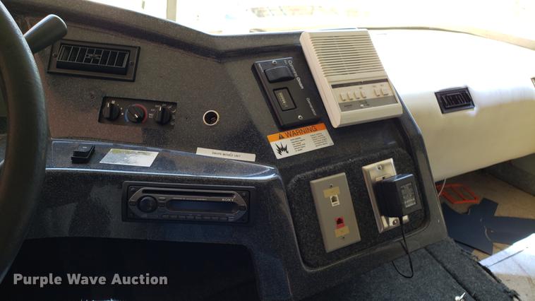 image for item DA8524 2004 Workhorse W22 medical clinic RV