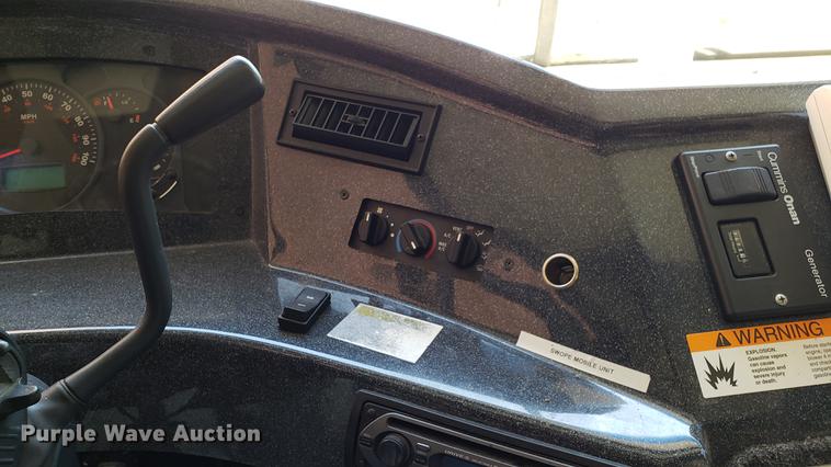 image for item DA8524 2004 Workhorse W22 medical clinic RV