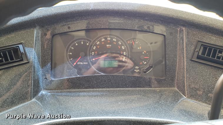 image for item DA8524 2004 Workhorse W22 medical clinic RV