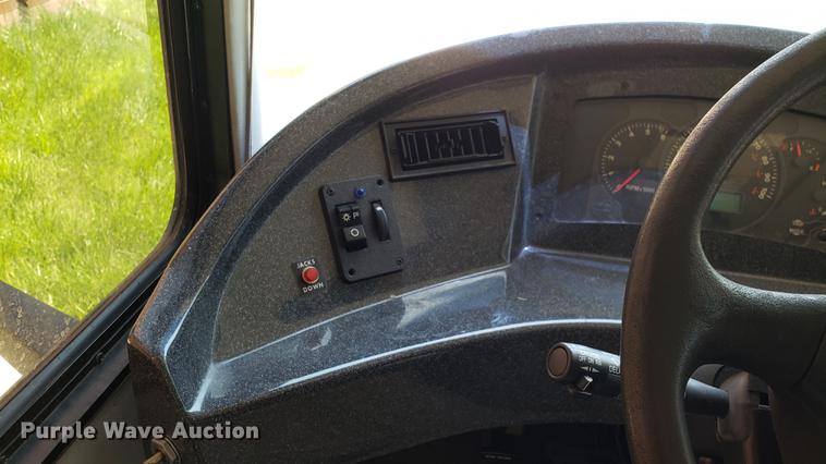 image for item DA8524 2004 Workhorse W22 medical clinic RV