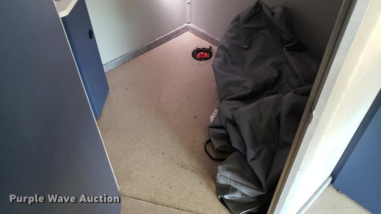 image for item DA8524 2004 Workhorse W22 medical clinic RV