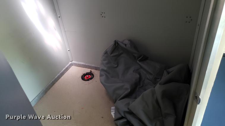 image for item DA8524 2004 Workhorse W22 medical clinic RV