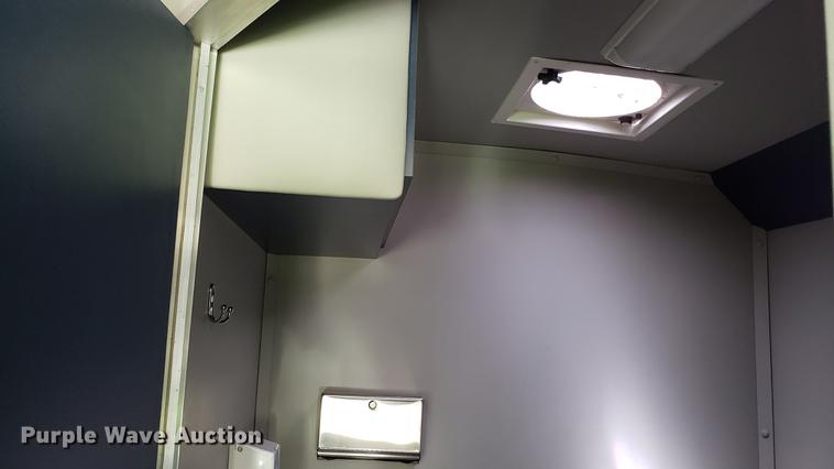 image for item DA8524 2004 Workhorse W22 medical clinic RV