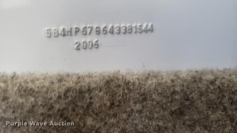 image for item DA8524 2004 Workhorse W22 medical clinic RV