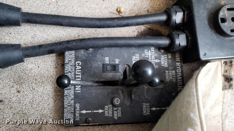 image for item DA8524 2004 Workhorse W22 medical clinic RV