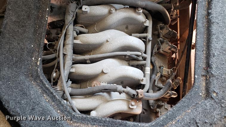 image for item DA8524 2004 Workhorse W22 medical clinic RV