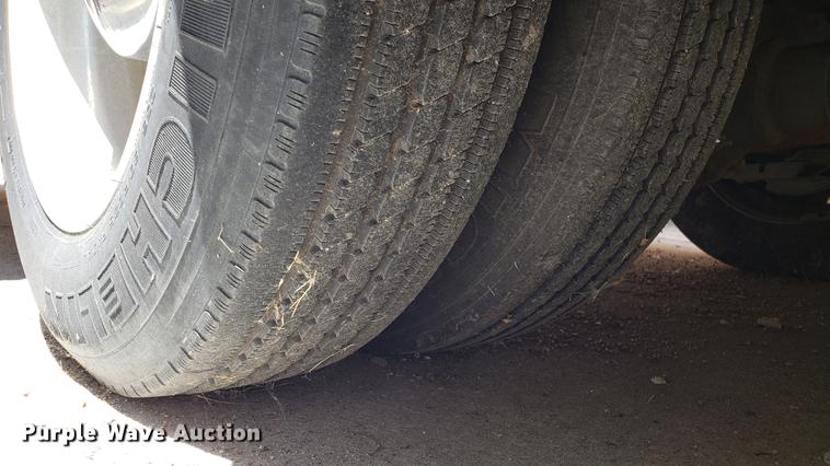 image for item DA8524 2004 Workhorse W22 medical clinic RV