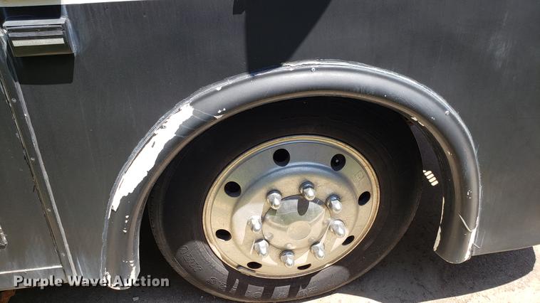 image for item DA8524 2004 Workhorse W22 medical clinic RV