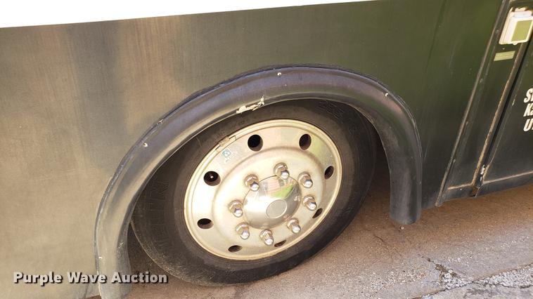 image for item DA8524 2004 Workhorse W22 medical clinic RV