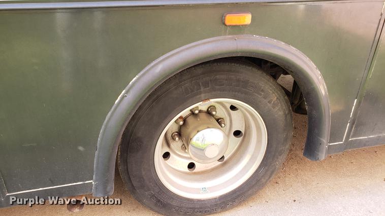 image for item DA8524 2004 Workhorse W22 medical clinic RV